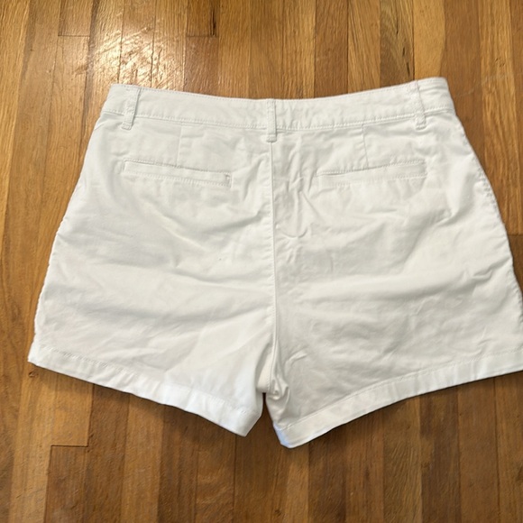 Amazon Essentials | Women’s white shorts - Picture 10 of 16